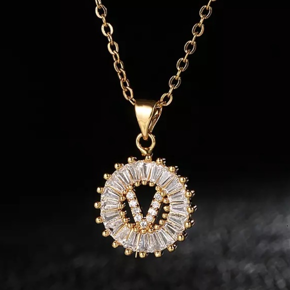 Gold Initial Crystal Sparkly Pendant Necklace A-Z - Picture 9 of 9